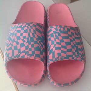 Pink and Blue checkered wild fable Slide Sandals size 9- women’s